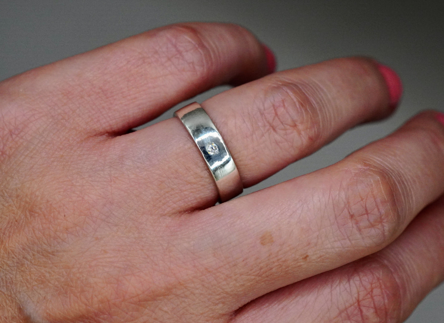 Silberner Bandring "Sternenstaub" mit Moissanit