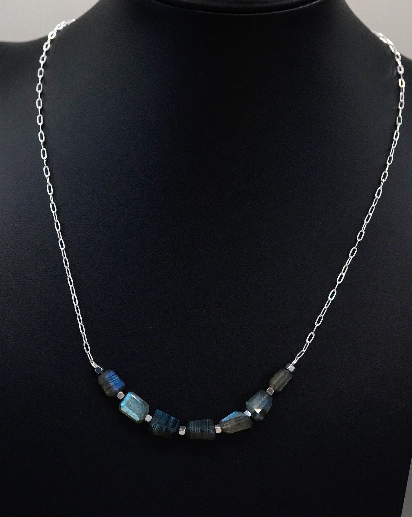 Steinreihe Labradorit