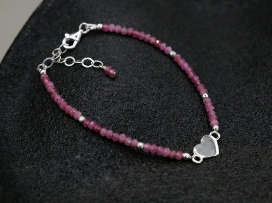 Rosa Turmalin-Armband mit Silberherz und Personalisierung