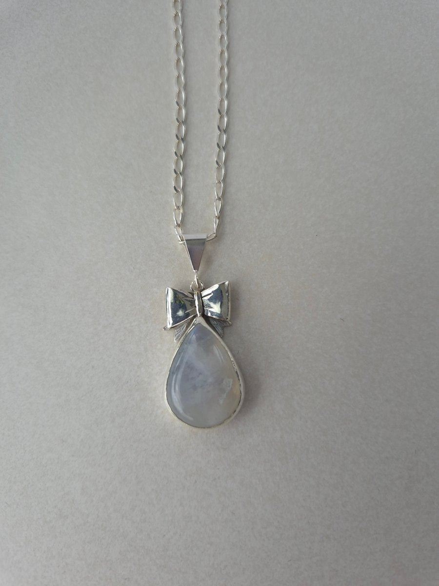 Moño de plata muy coquette - Emmari Schmuck