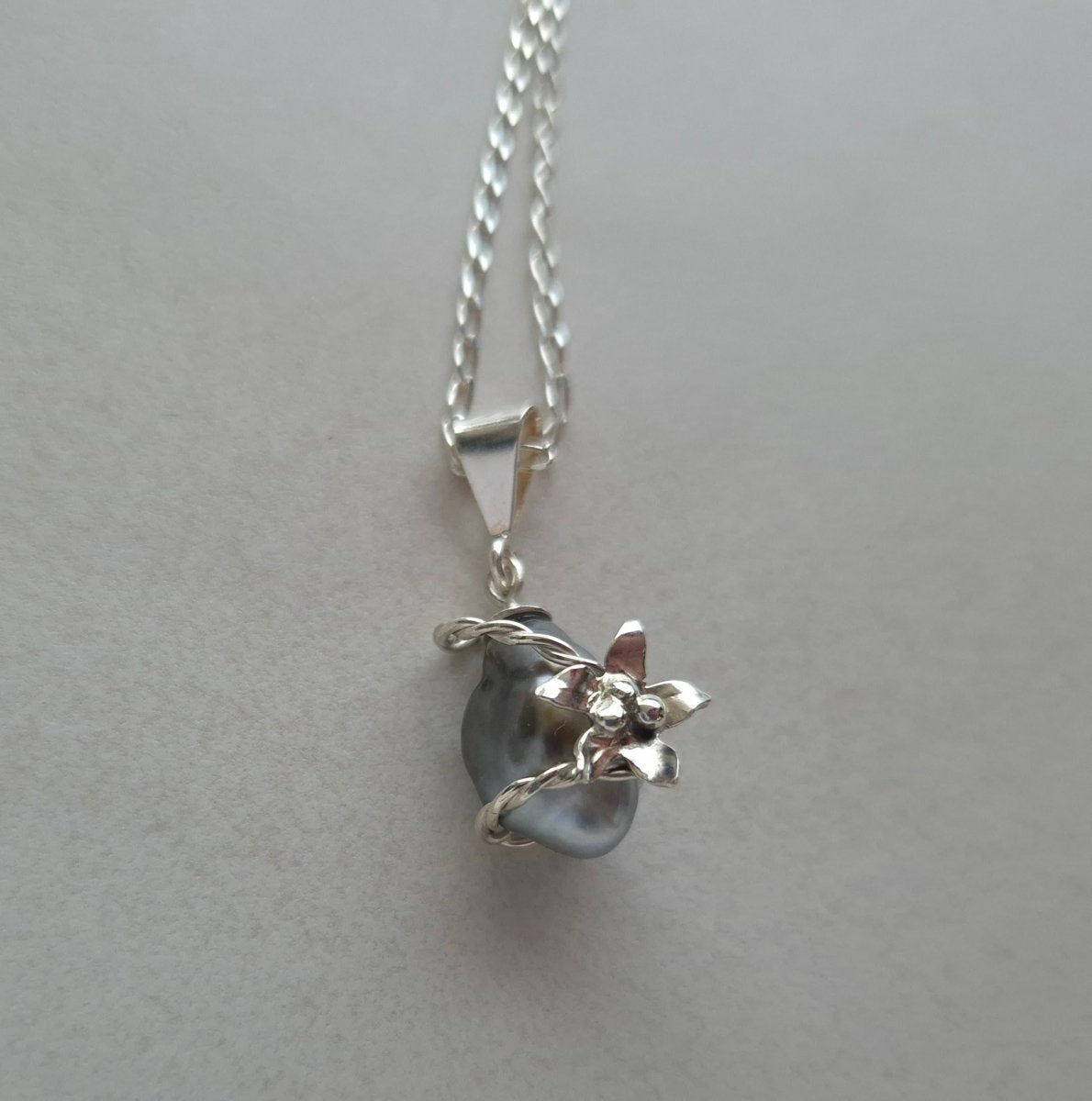 Perla negra "Flora" - Emmari Schmuck