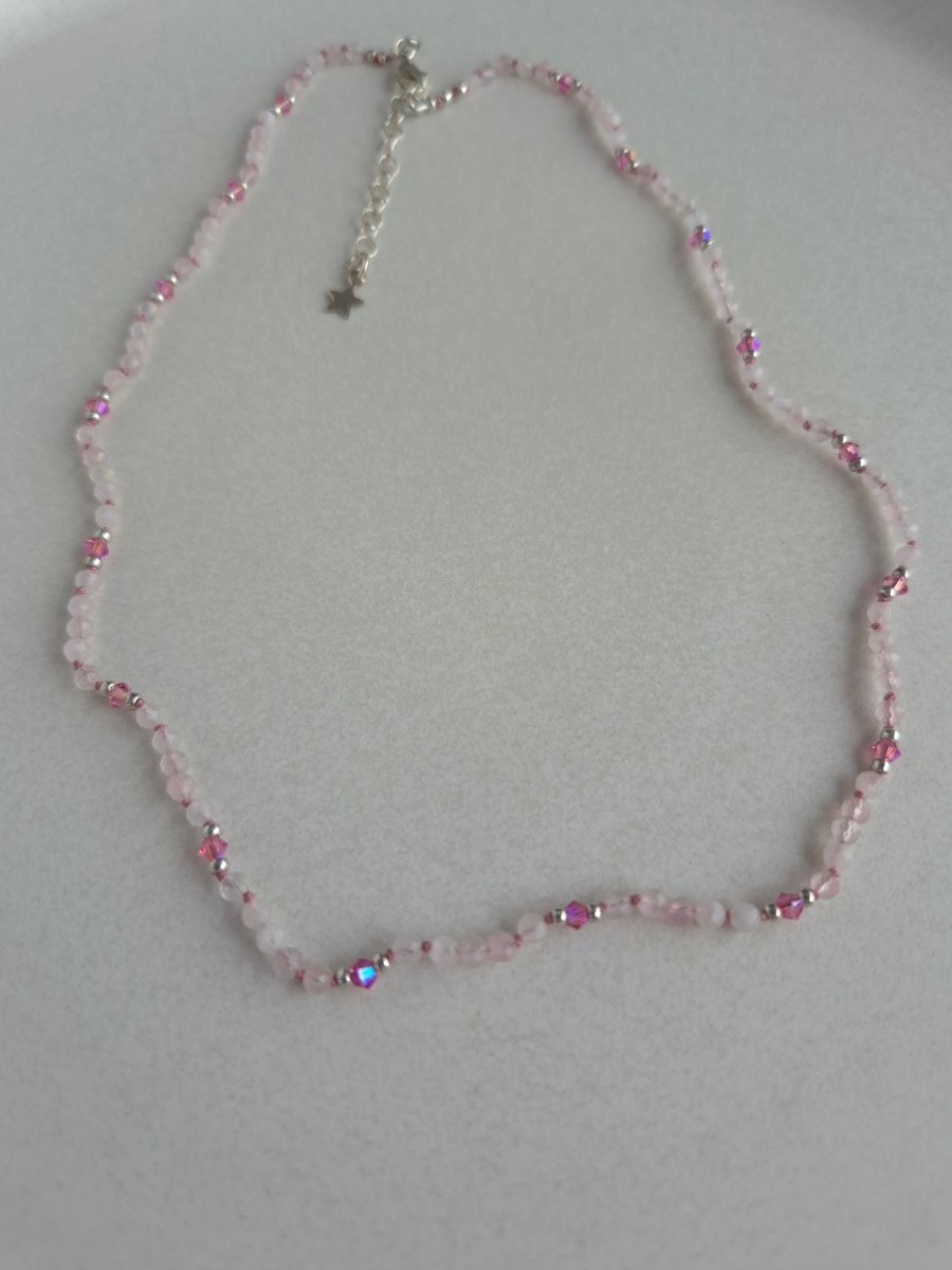 Rosenquarz mini geknupfte Halskette - Emmari Schmuck
