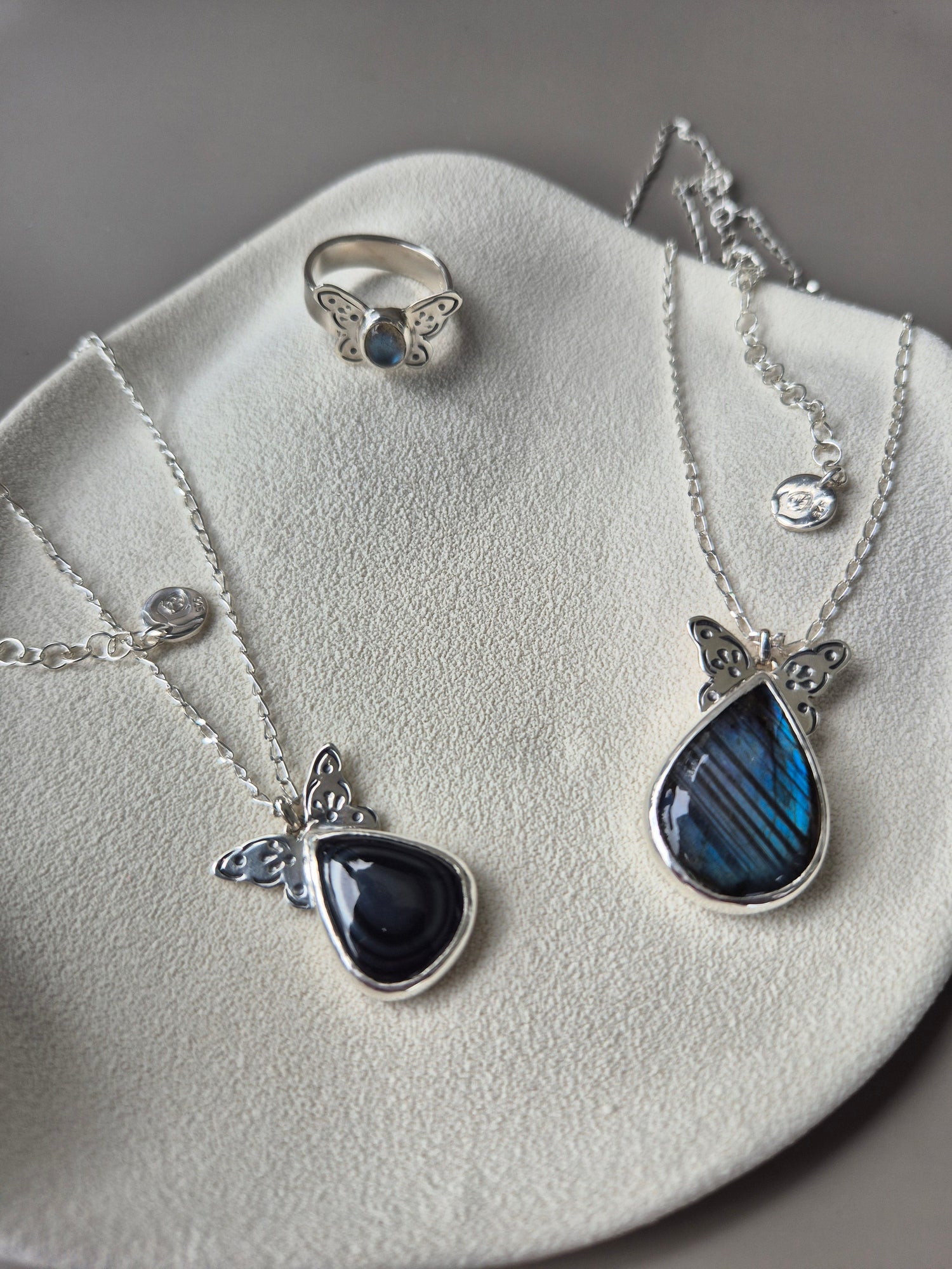 Mariposas, Silber und Stein