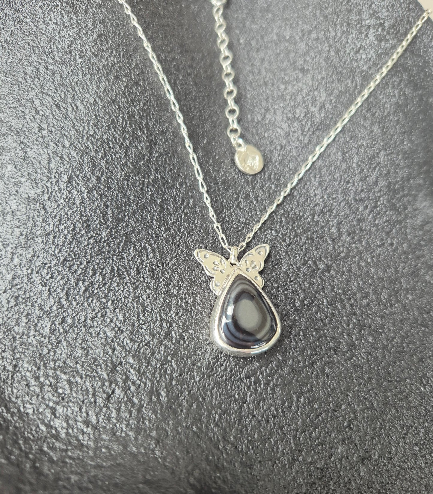 Mariposas Halskette Psilomelan