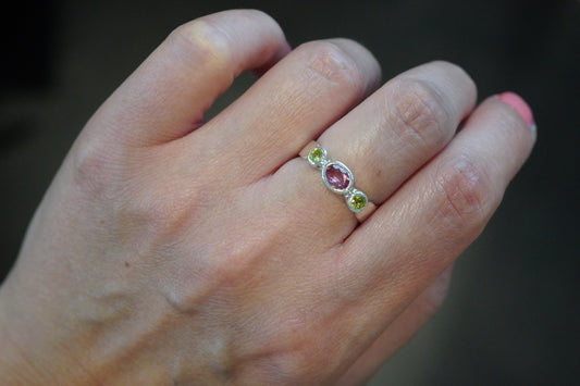 Ring Trilogie Peridot/ Pinke Turmalin
