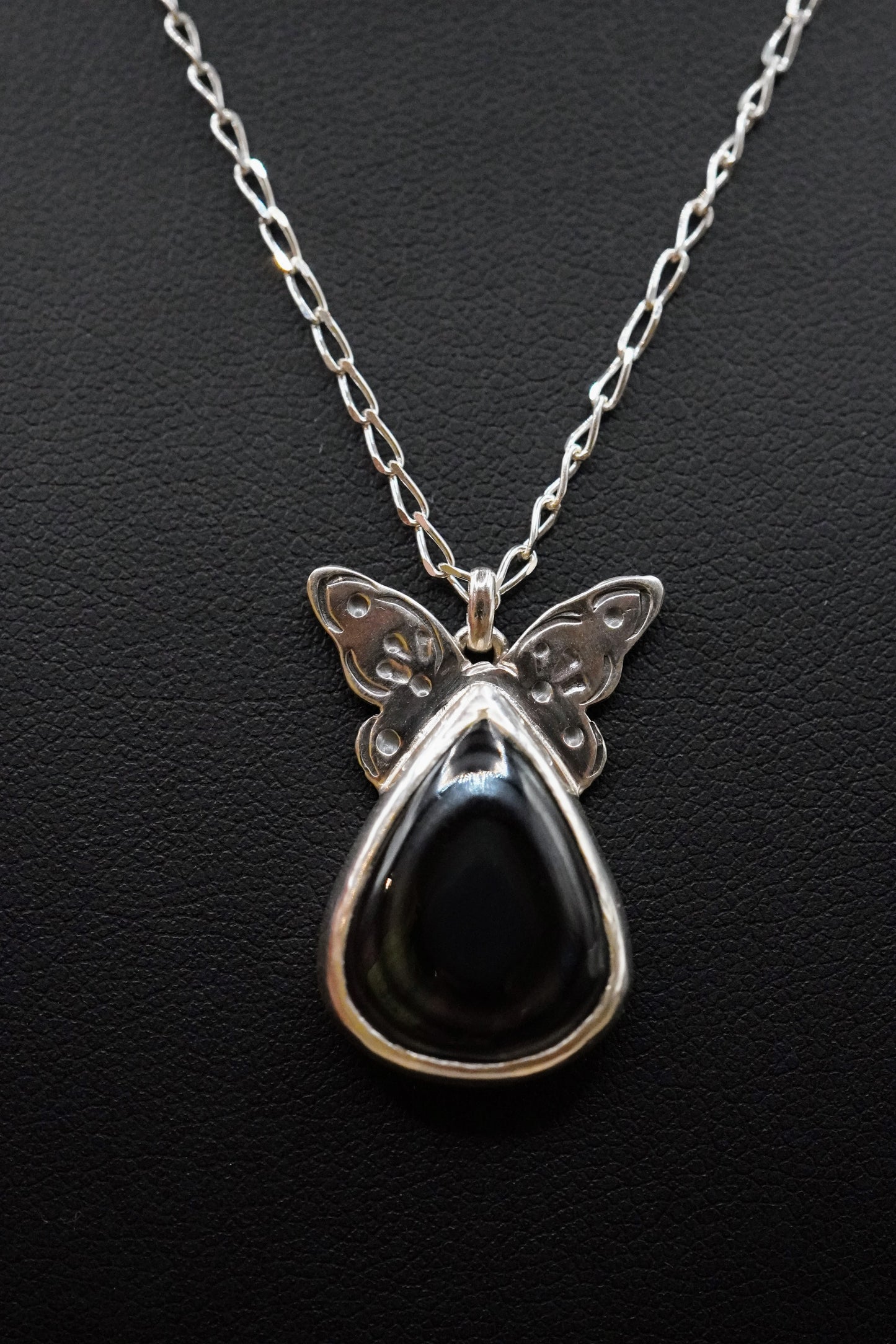 Mariposas Halskette Psilomelan