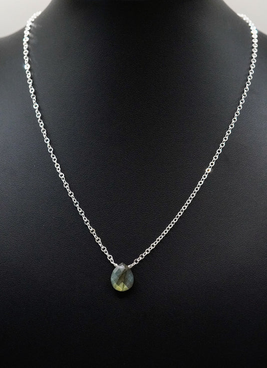 Schimmernde Tropfen Labradorit