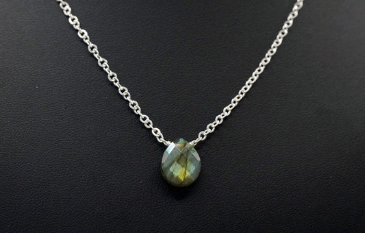 Schimmernde Tropfen Labradorit