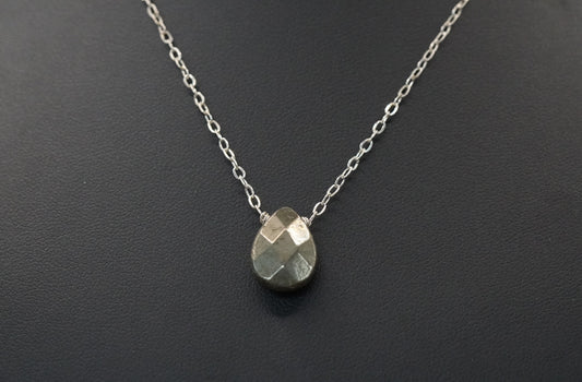 Schimmernde Tropfen Halskette Pyrit