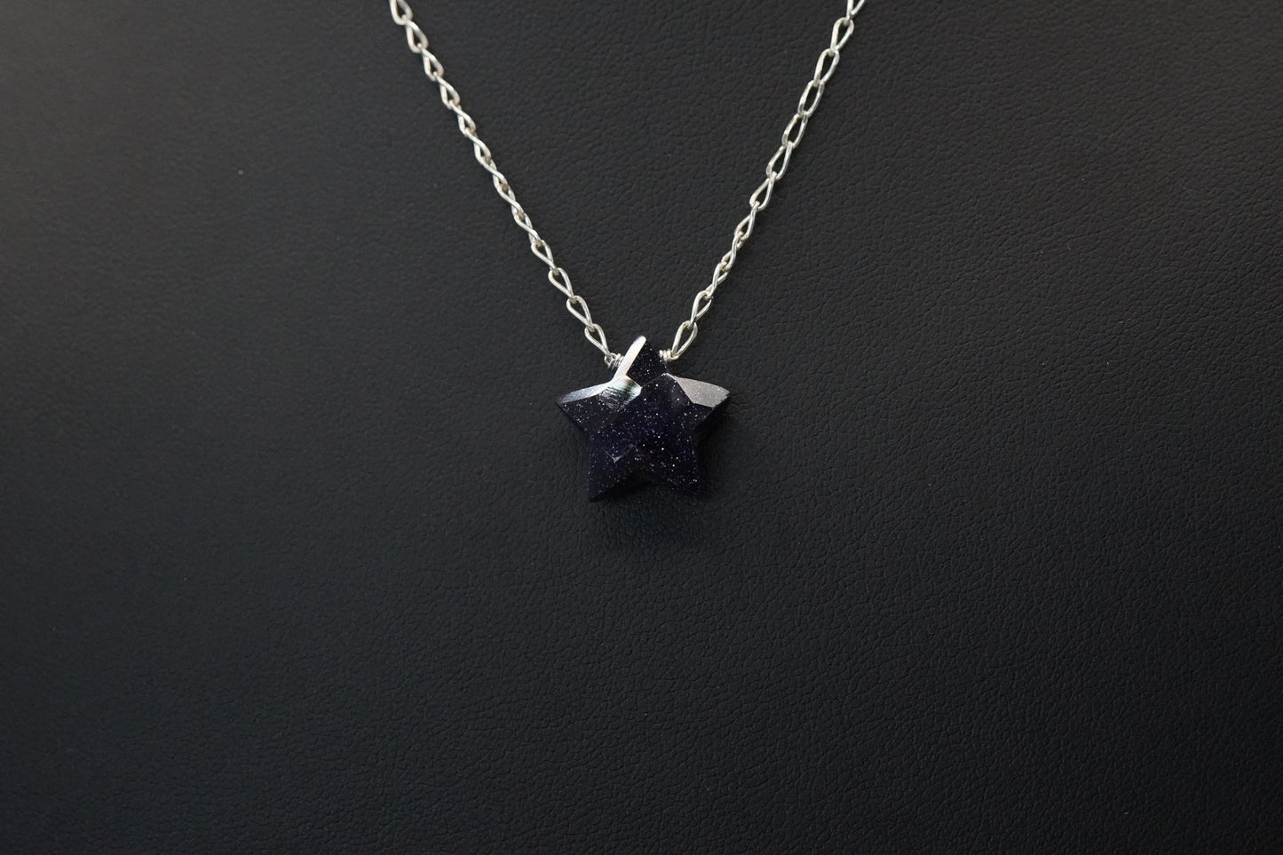 Schimmernde Sterne Halskette blaue Goldstone