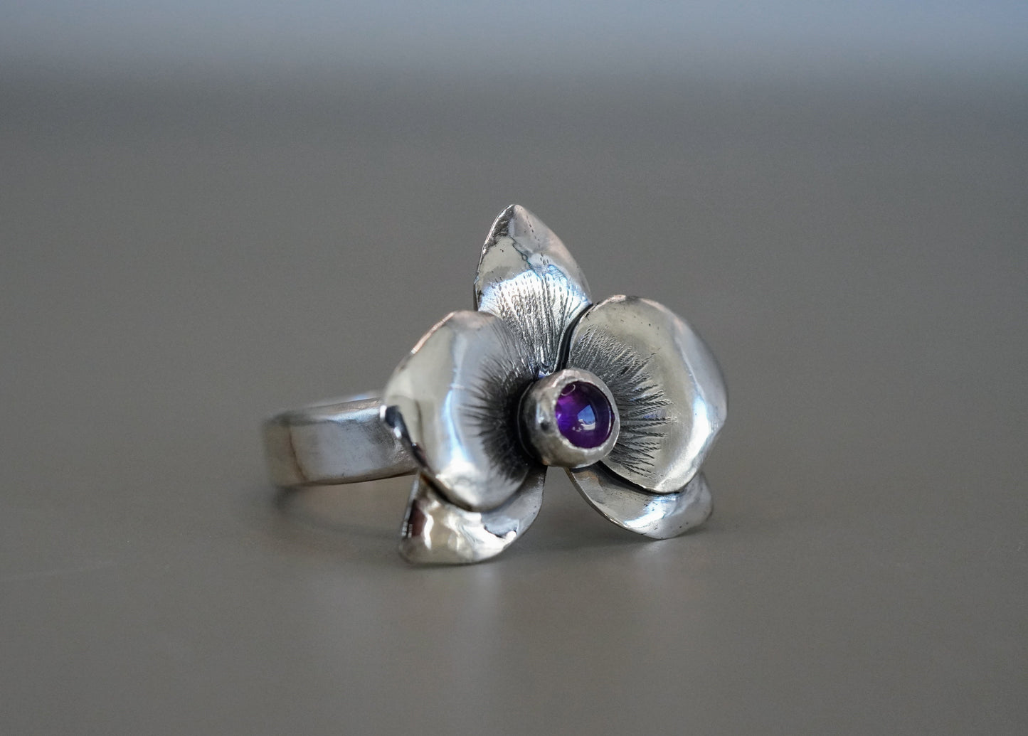 Orchidee Ring mit Amethyst