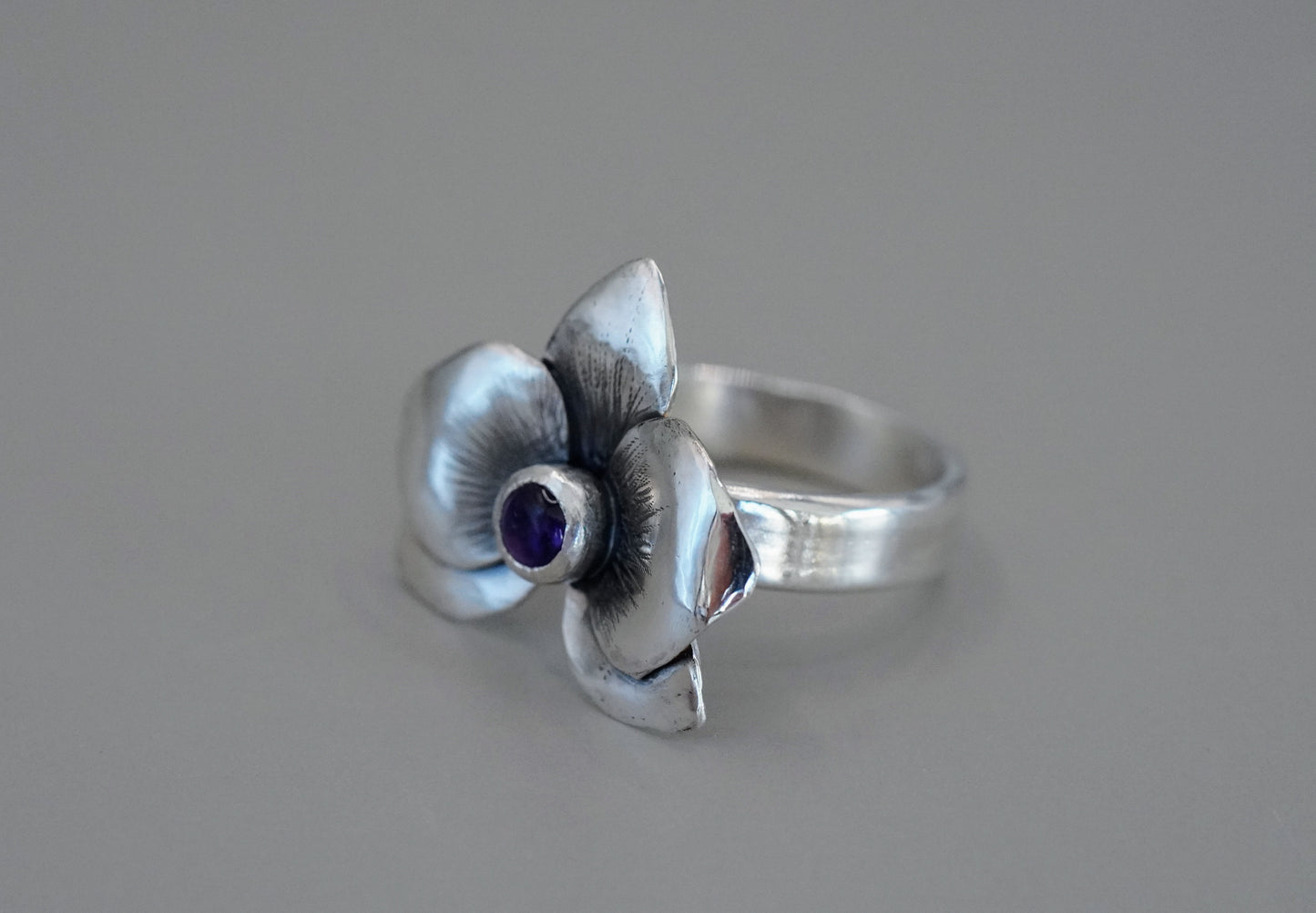 Orchidee Ring mit Amethyst