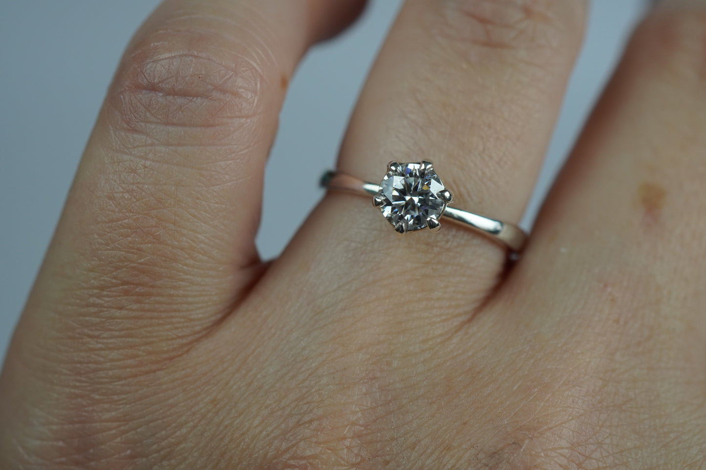 Solitär-Ring „Moissanit Glanz“ – Handgefertigte Eleganz
