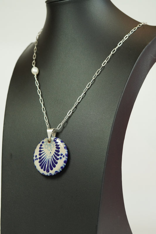 Lange Silberkette mit Talavera-Medaillon