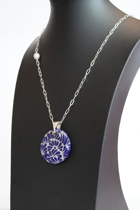 Lange Silberkette mit Talavera-Medaillon