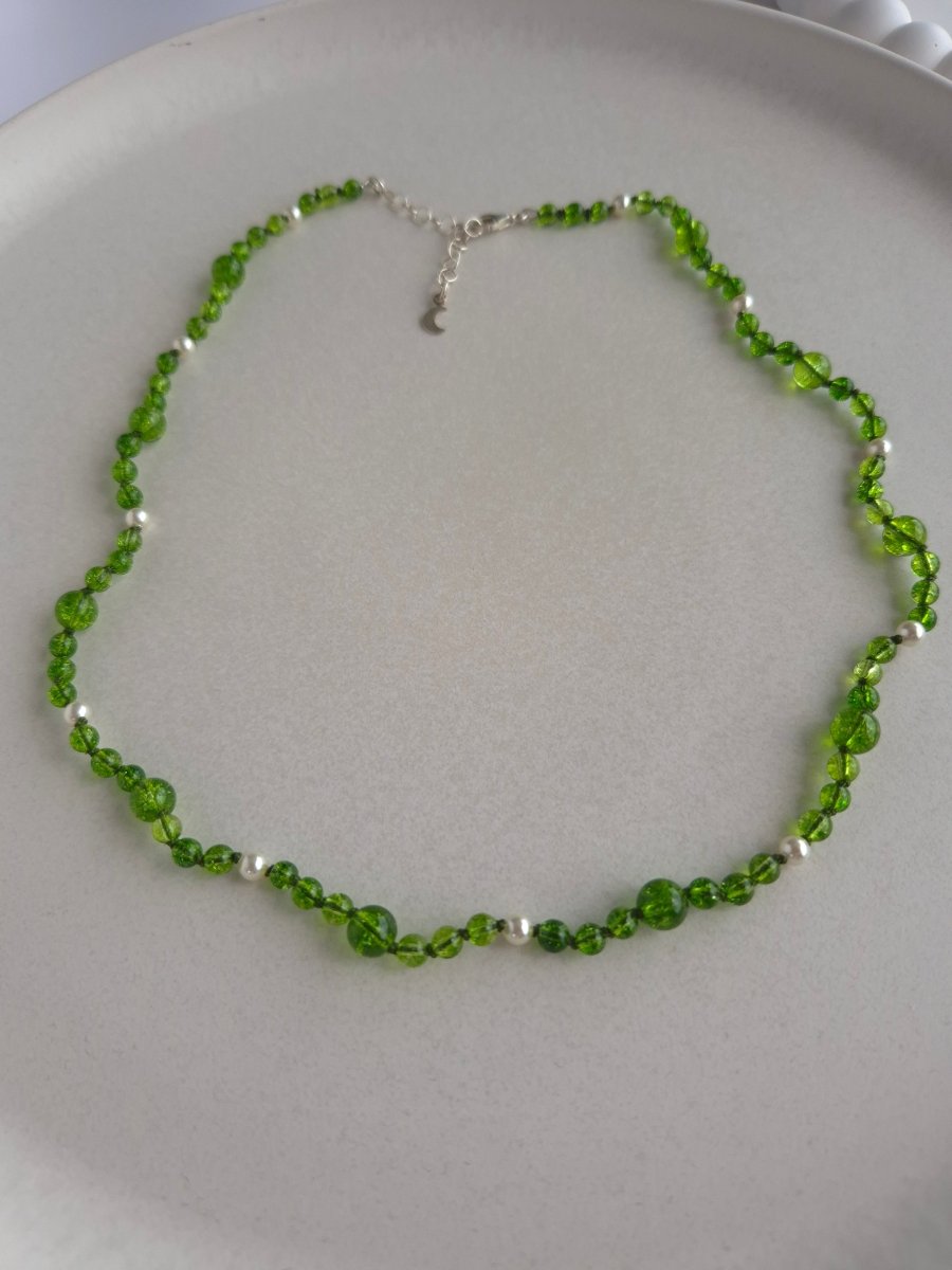 Cracked Peridot Geknüpfte Halskette - Emmari Schmuck