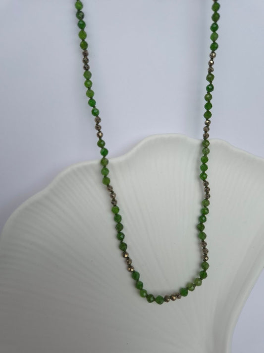 Diopsid und pyrit geknüpfte Halskette - Emmari Schmuck