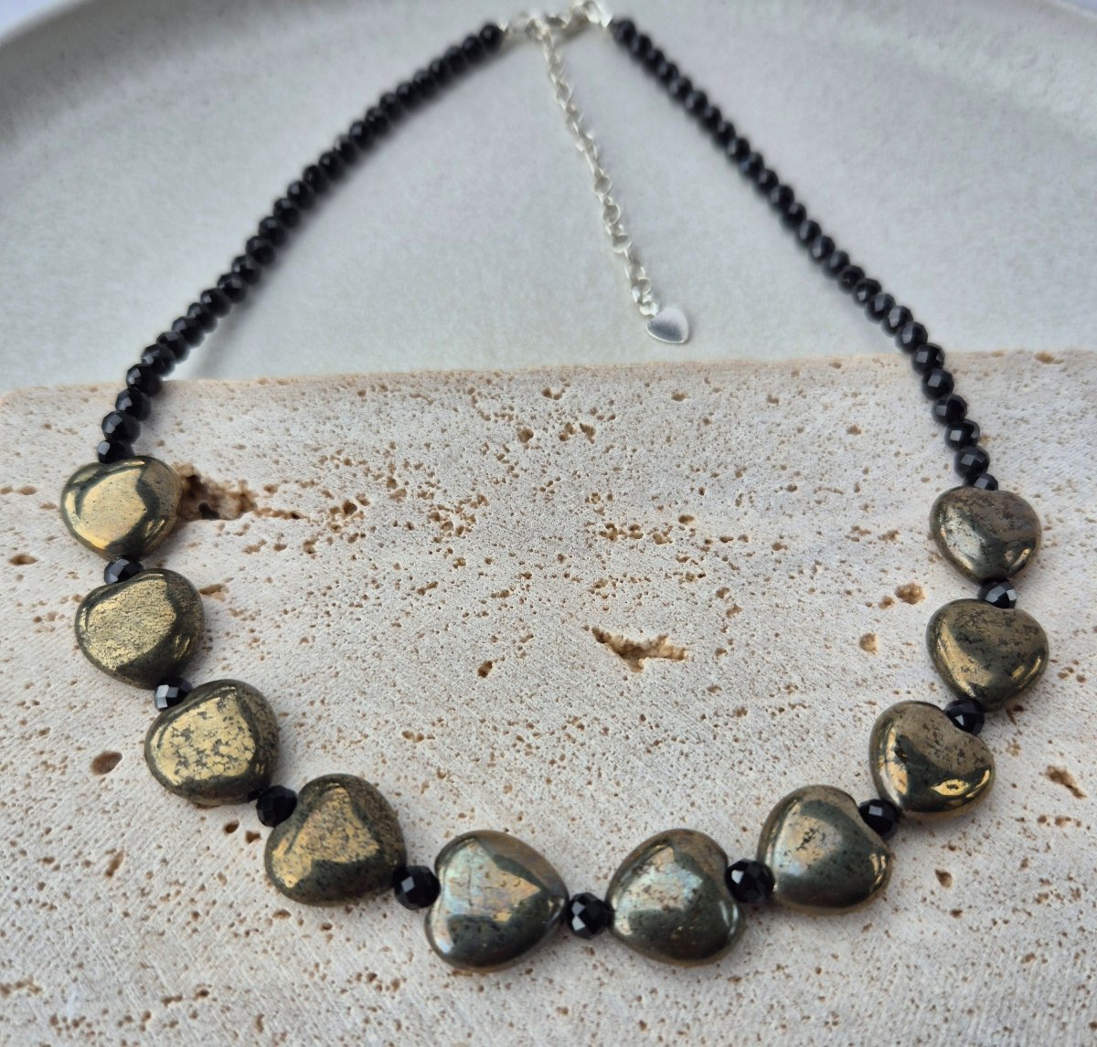 "Edler Edelstein" Pyrit Herz mit Spinell - Emmari Schmuck
