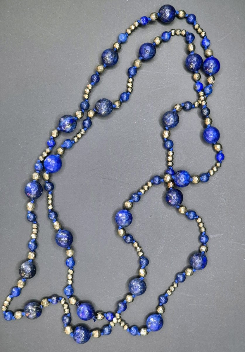 Lapislazuli/ Pyrit Halskette geknüpt - Emmari Schmuck