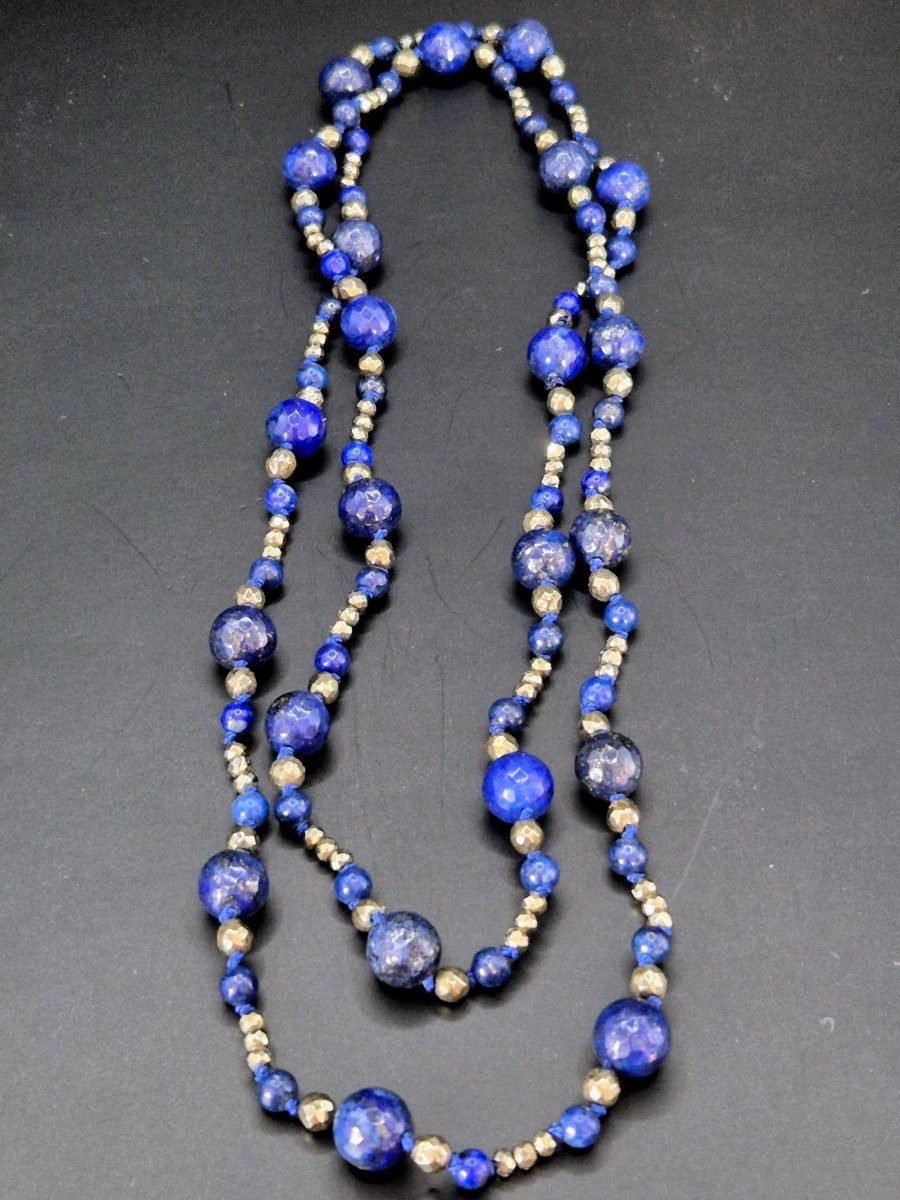 Lapislazuli/ Pyrit Halskette geknüpt - Emmari Schmuck