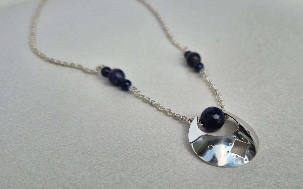 "Magia" Lapislazuli Halskette - Emmari Schmuck
