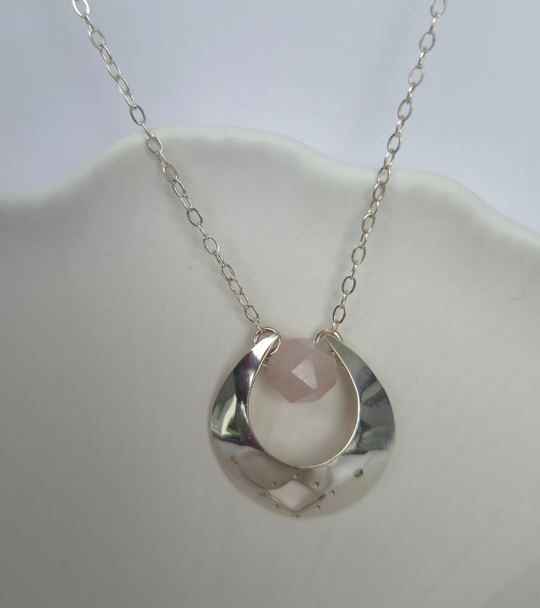 "Magia" Rosenquarz Halskette - Emmari Schmuck