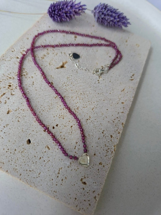 Mini Rhodolit Halskette "Un corazón para ti" - Emmari Schmuck