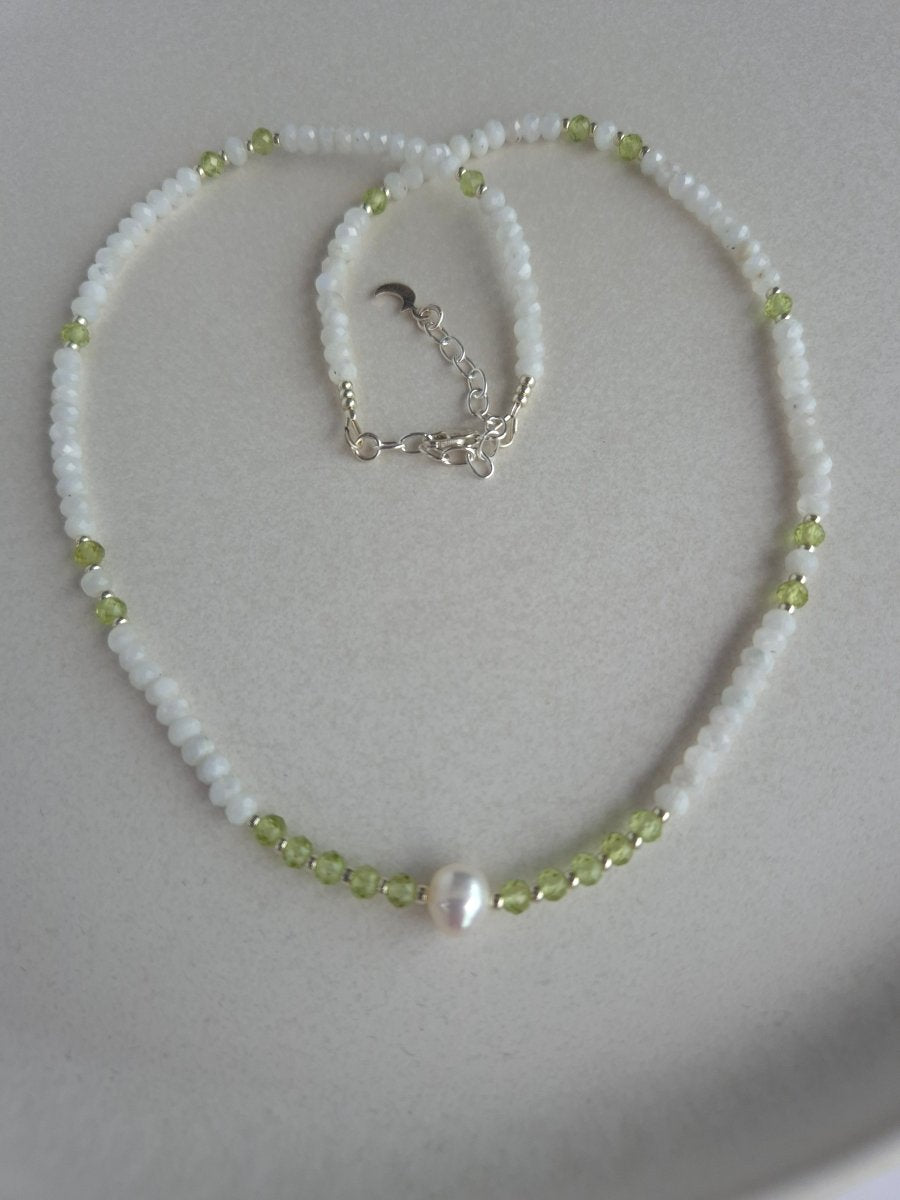 Mondstein/ Peridot "Edler Edelstein" Halskette - Emmari Schmuck