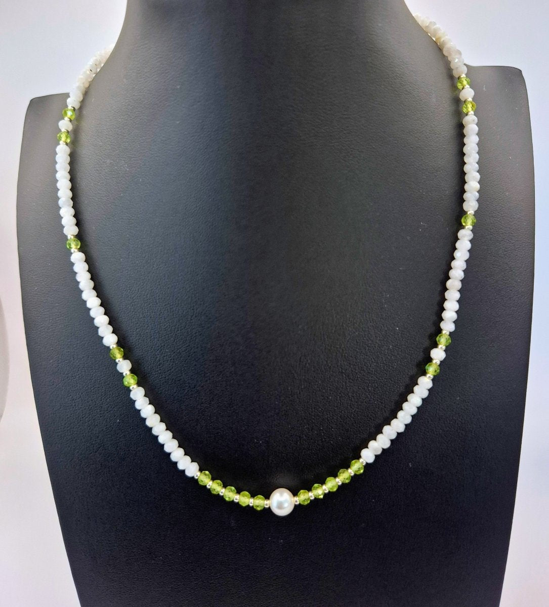 Mondstein/ Peridot "Edler Edelstein" Halskette - Emmari Schmuck