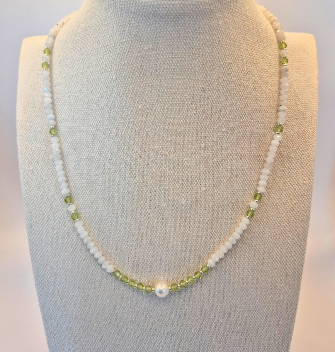 Mondstein/ Peridot "Edler Edelstein" Halskette - Emmari Schmuck