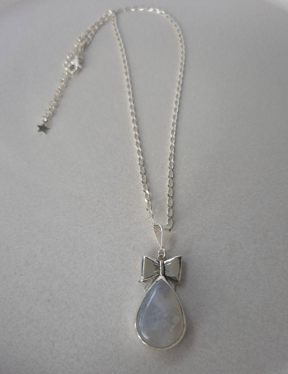 Moño de plata muy coquette - Emmari Schmuck