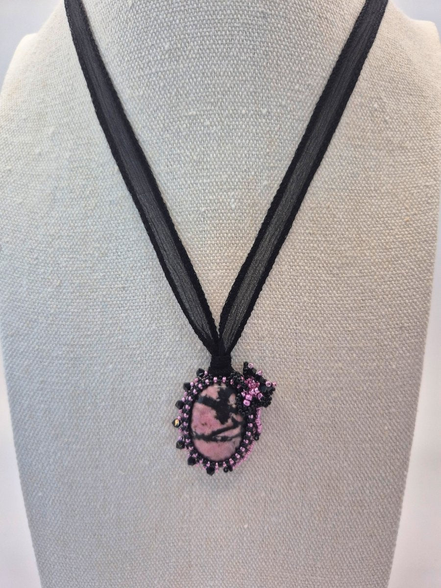 Rhodonite "verzauberte Steine" - Emmari Schmuck