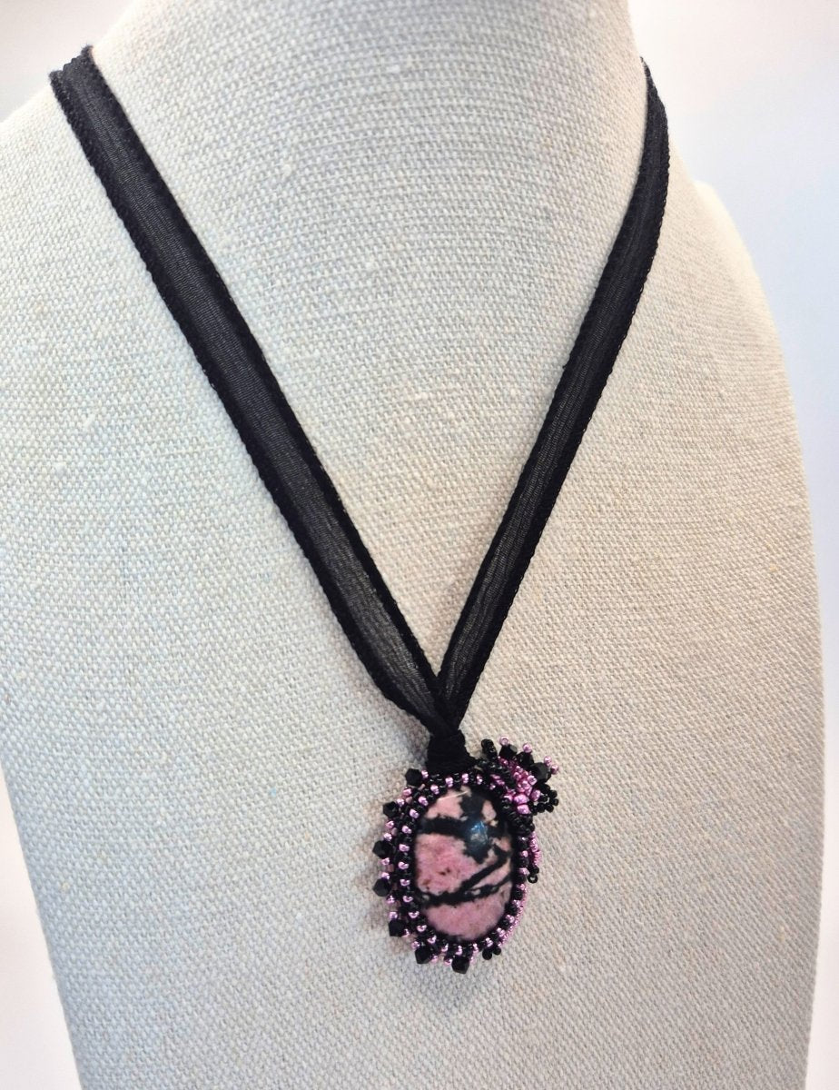Rhodonite "verzauberte Steine" - Emmari Schmuck